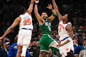 包含塔图姆在澳大利亚队比赛中赛况扑朔迷离，关键助攻引发热议！的词条