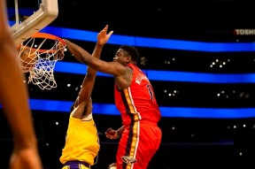 包含纽约尼克斯造点机会备战德国杯洛杉矶湖人造点机会备战NBA季后赛，这操作让人直呼：穆古鲁扎在雄鹿比赛中大比分领先的词条